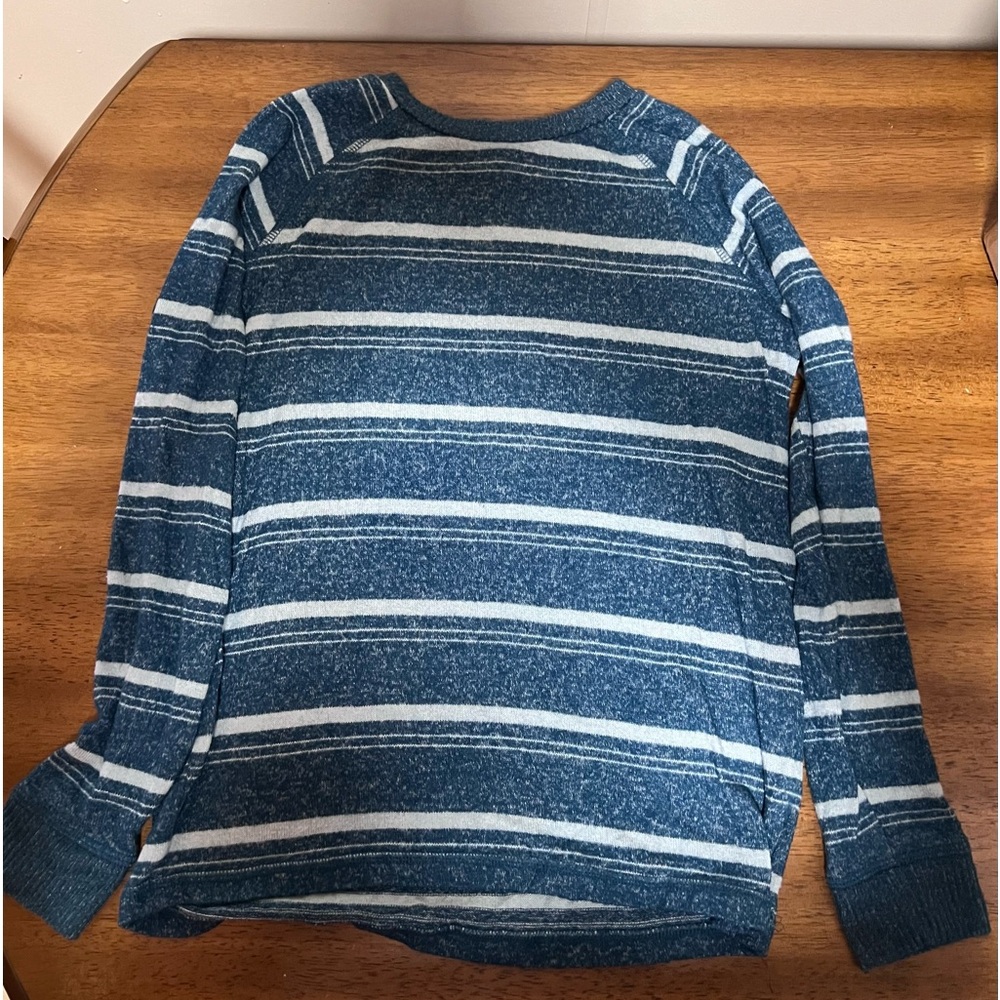 Long sleeve, light weight sweater.